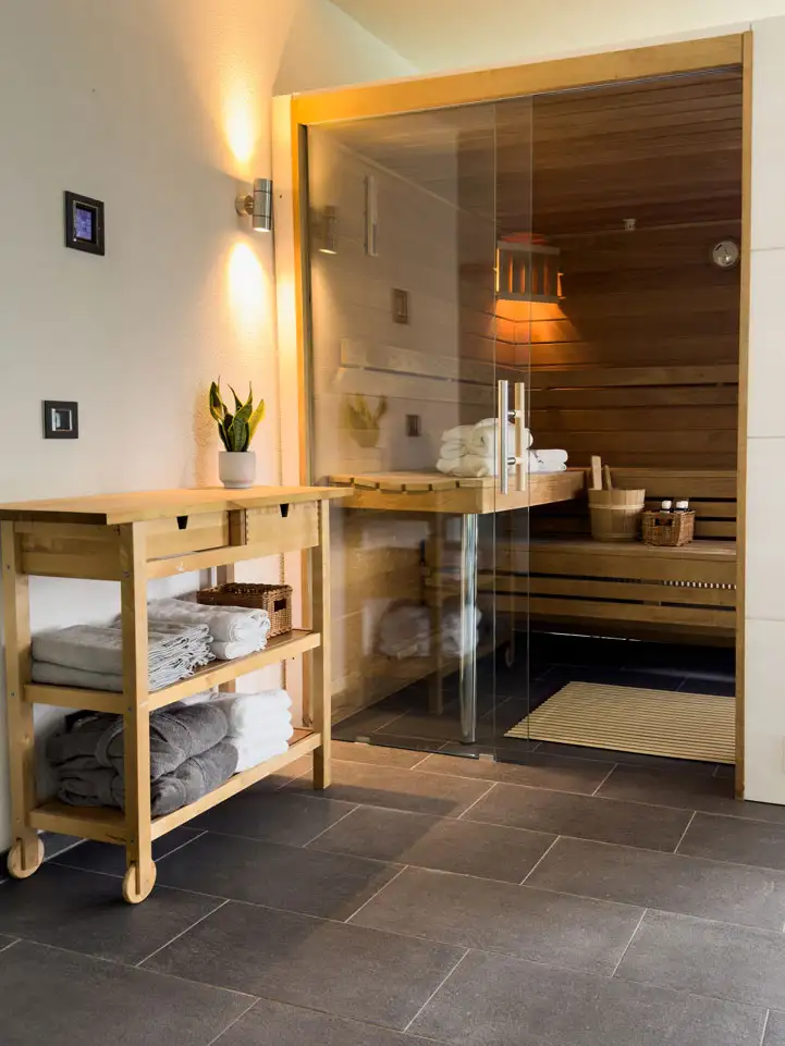 Sauna mit Bademäntel und Handtücher