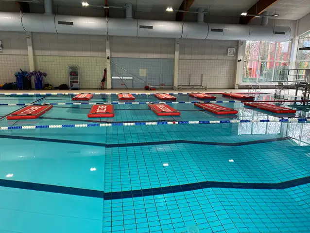 Waterboards in Schwimmbad